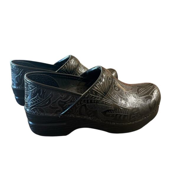 Dansko Women’s Staple Clogs Shoes Black Floral Embossed Size 36 (US 5.5-6) - Picture 4 of 15